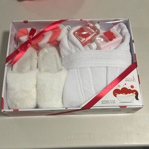 New Freida & Joe’s Robe & Slipper Spa Set 6 piece -S/M